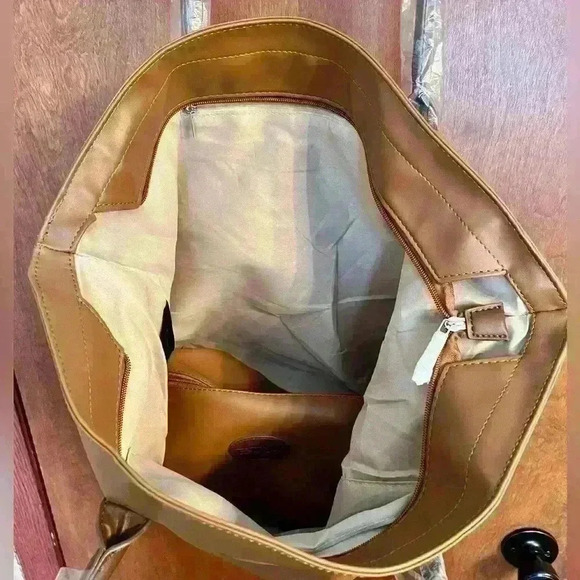 Bella Russo Tan Tote Bag with cosmetic bag - Picture 5 of 5